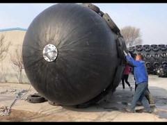 Гидропневматический кранцевый отбойник Yokohama из резины, стандарт ISO 2.5*4 м, с черными шинами