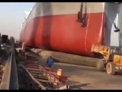 Корабль был спущен на воду и отплыл