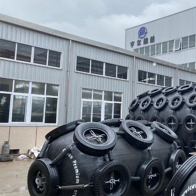 Качество Two-year Warranty Pneumatic Rubber Fender 2.5*5.5M For Vessel Berthing завод
