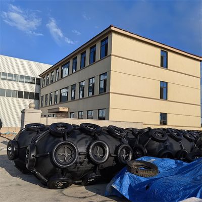 Качество Two-year Warranty Pneumatic Rubber Fender 2.5*5.5M For Vessel Berthing завод