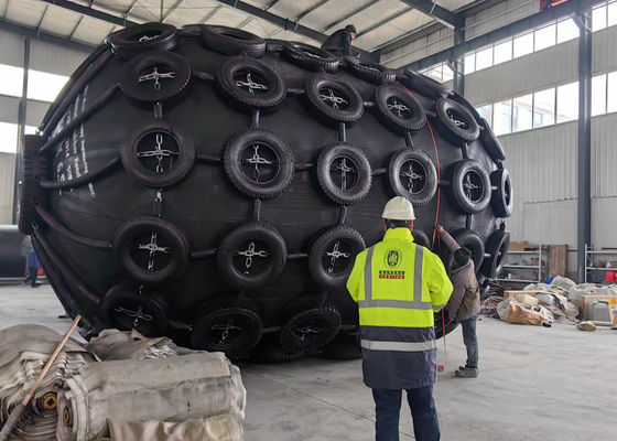 Качество Пневматический морской фендер Йокогама Надувный натуральный резиновый фендер с цепной сеткой завод