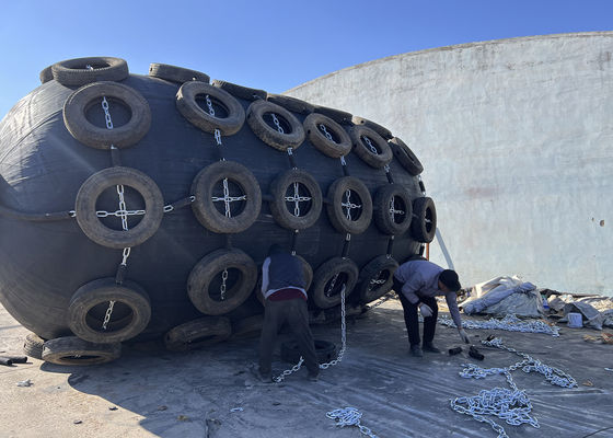 Качество Пневматический морской фендер Йокогама Надувный натуральный резиновый фендер с цепной сеткой завод