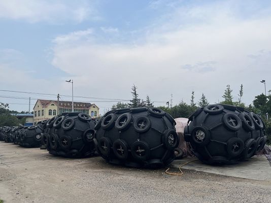 Качество 80KPa Высокопрочные и долговечные морские резиновые фендеры сетевого типа для причалов судов завод