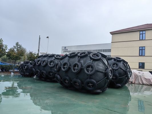 Качество Пневматический резиновый фендер с высоким давлением и клапаном безопасности с начальным давлением 80 КПА завод