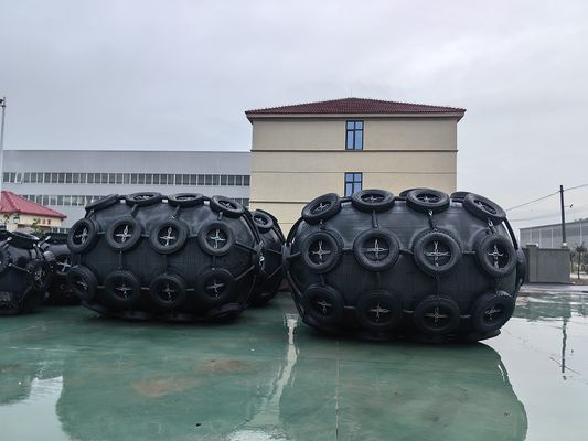 Качество Тяжелый черный морской фендер для установки под давлением завод