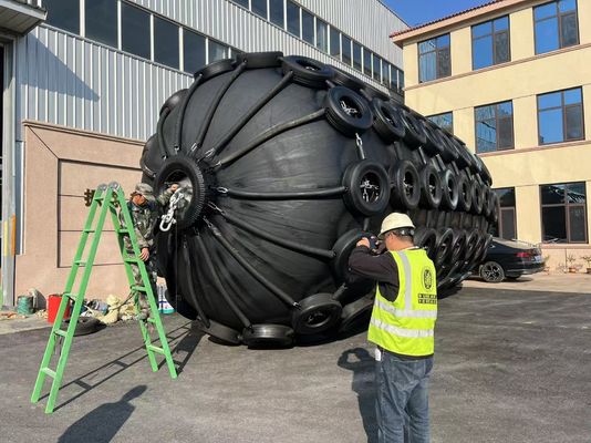 Качество Тяжелый черный морской фендер для установки под давлением завод