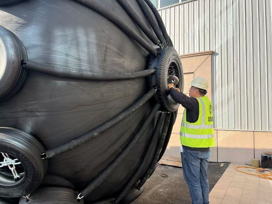 Качество Тяжелый 50 кПа черный резиновый фендер завод