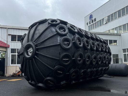 Качество Корабли, лодки, причалы, плавающие надувные фендеры, использующие цепочку и PP-шнурки, чтобы обеспечить защиту от ударов при причале. завод