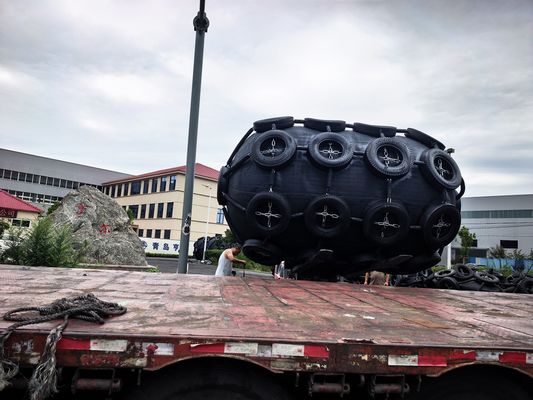 Качество Высокопрочный морской резиновый кранцевый отбойник с превосходной амортизационной способностью и сетчатой структурой завод