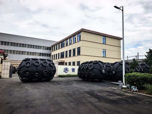 Качество Высокопрочный морской резиновый фендер, соответствующий техническому стандарту ISO 17357 2014 и оригиналу завод