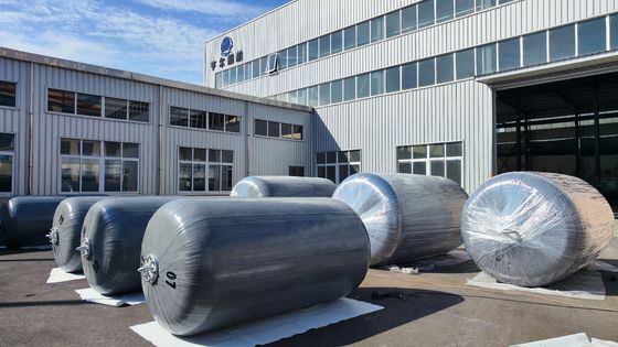 Качество Отличная производительность и красочные характеристики Пенопокрытый фендер с горячо оцинкованными цепями завод