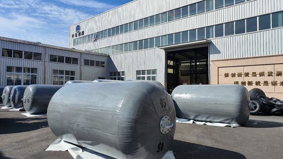 Качество Отличная производительность и красочные характеристики Пенопокрытый фендер с горячо оцинкованными цепями завод