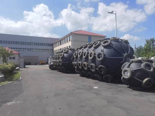Качество High Strength Pneumatic Rubber Fender Inflatable Design for Large Tankers Bulk Carriers and Floating Marine Applications завод