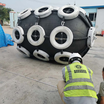 Качество Специализированный пневматический резиновый фендер с доступными размерами 0,3-4,8 М и давлением 50 и 80 кПА для применения на судах завод